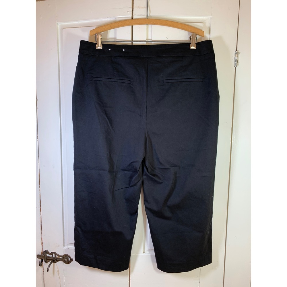 Chico's Black Cropped Trousers Stretch Cotton Blend Pants Size 3 US‎ 16 Minimal - Picture 2 of 9